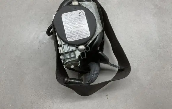 Mitsubishi Colt Front seatbelt G6047613