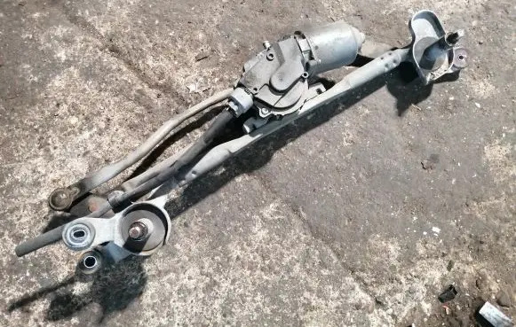 Mazda 5 Front wiper linkage and motor