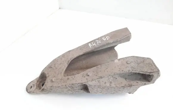 Volkswagen Transporter - Caravelle T5 Engine mounting bracket 7E0199370
