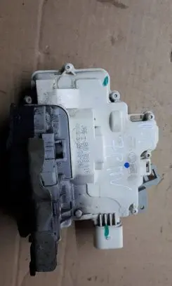 Audi A4 S4 B8 8K Loading door lock 8K0839016