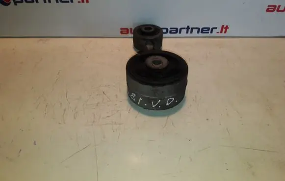 Honda Civic Engine mount bracket
