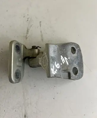 Land Rover Discovery 3 - LR3 Rear door lower hinge