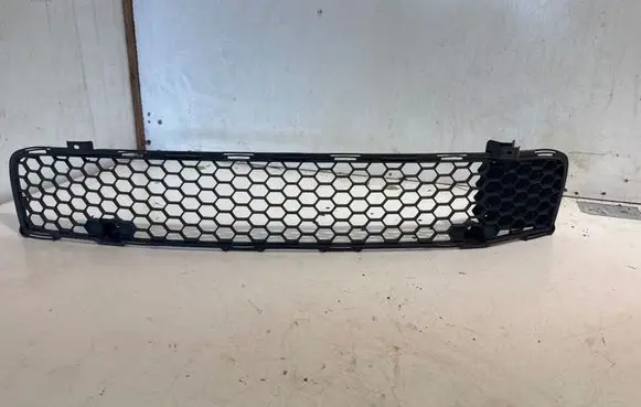 Mitsubishi Lancer VIII Front bumper lower grill 6400B397 6400C943 81000