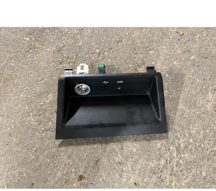Skoda Fabia Mk3 (NJ) USB socket connector 6V0857367A