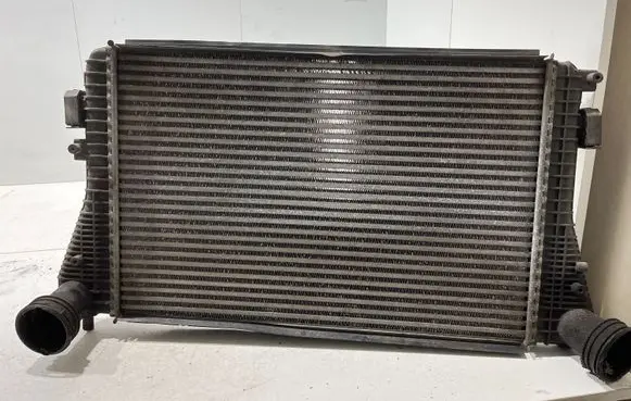 Audi A3 S3 8P Intercooler radiator 1K0145803A B5896 0710785