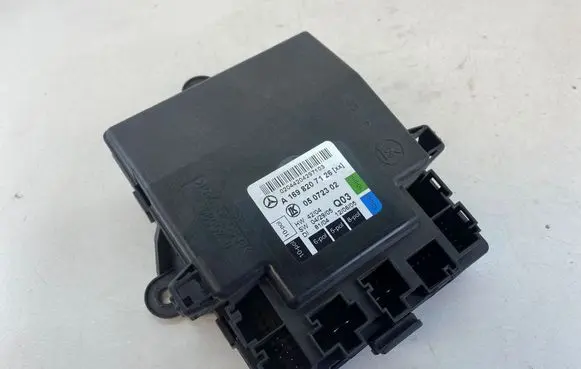 Mercedes-Benz B W245 Door control unit/module A1698207126
