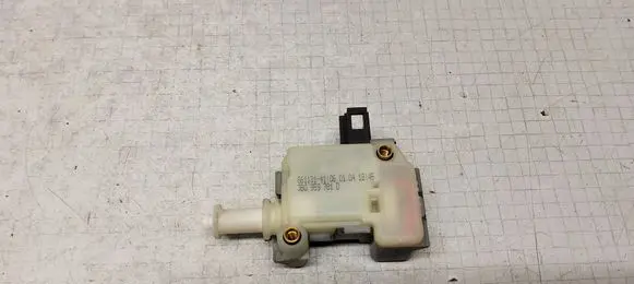 Volkswagen Touareg I Tailgate boot lock/latch motor 3B0959781D