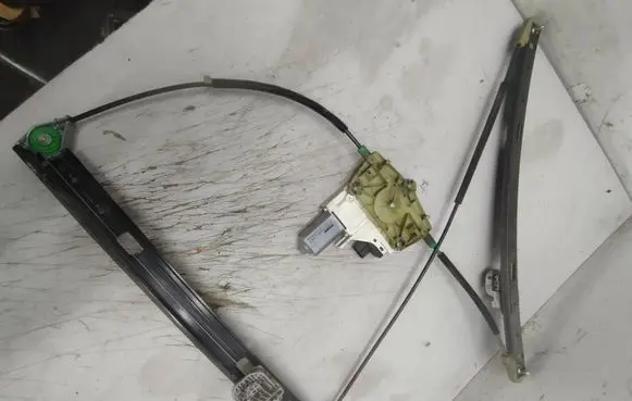 Audi Q7 4L Front door window regulator motor 4L0959802B 1036989719200