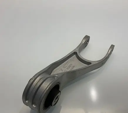 Engine mounting bracket