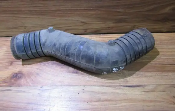 Volkswagen PASSAT B3 Air intake hose/pipe