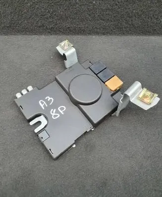 Audi A3 S3 8P Antenna control unit 8P3035225