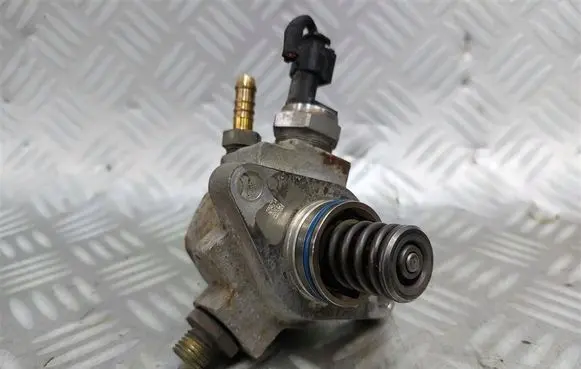 Skoda Octavia Mk3 (5E) Fuel injection high pressure pump 04E127026H