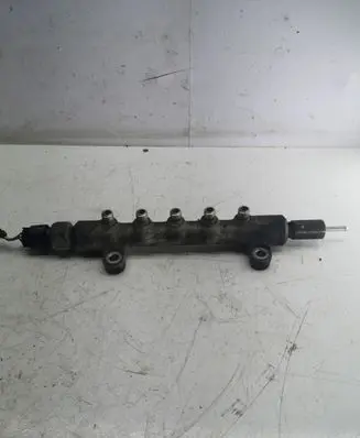 Toyota Auris 150 Fuel main line pipe 06121 05J25