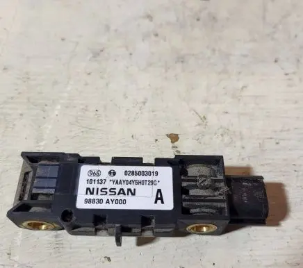 Nissan Primera Airbag deployment crash/impact sensor 98830AY000 0285003019 101137
