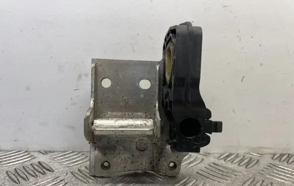 Radiator support slam panel bracket