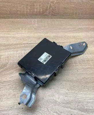 Toyota Avensis T270 Power management control unit 8969005050 1028500042