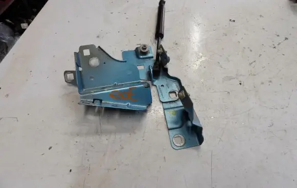 Renault Zoe Fender mounting bracket