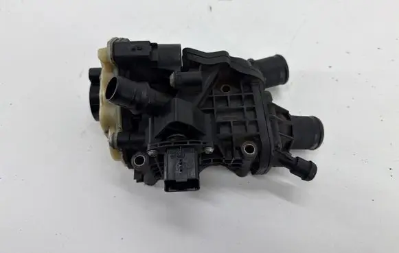 Peugeot Expert Thermostat/thermostat housing 9804160380