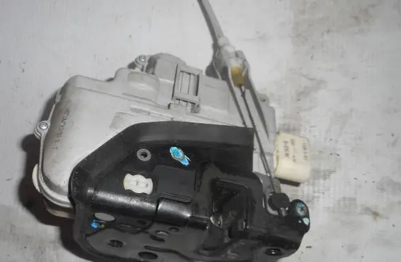 Audi A3 S3 A3 Sportback 8P Front door lock 4F1837015E