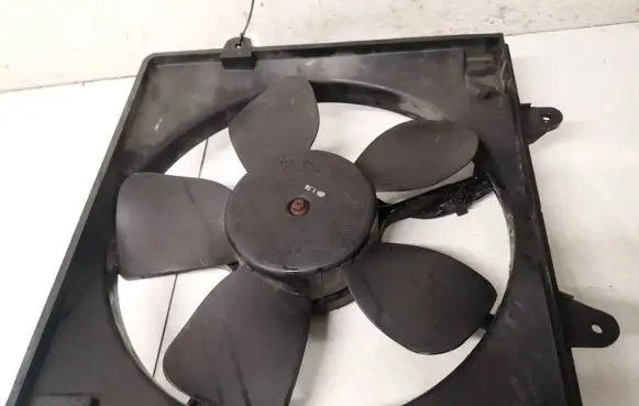KIA Carnival Radiator cooling fan shroud 0k55215025