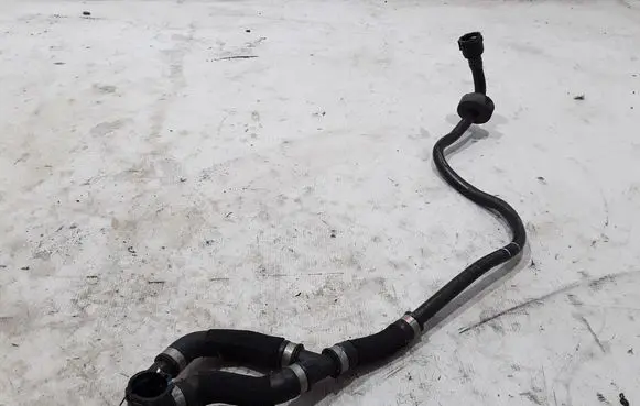 Engine coolant pipe/hose