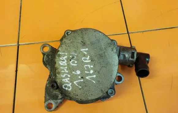 Nissan Qashqai Vacuum pump 