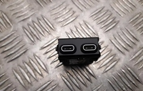 BMW 5 G60 G61 USB socket connector 5A8D637