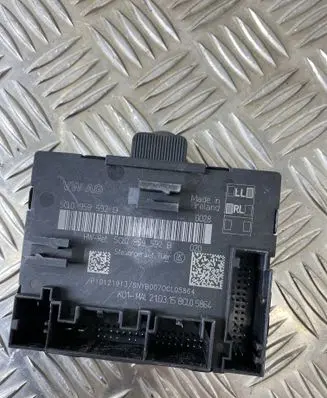 Volkswagen Golf VII Door control unit/module 5Q0959592B