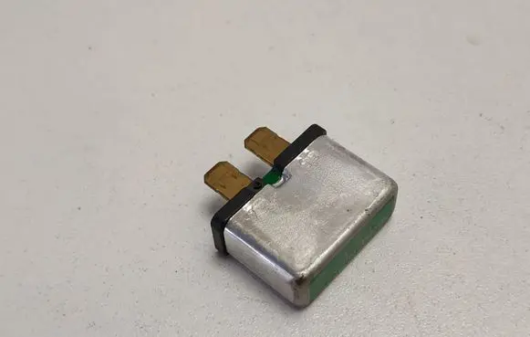 Volkswagen PASSAT B5.5 Other relay 443937105A
