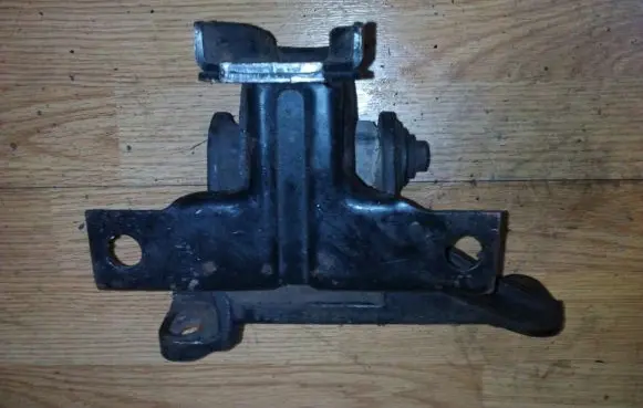 Ford Mondeo MK I Engine mount bracket 93bb7m124ah