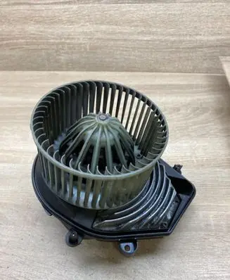 Audi A4 S4 B5 8D Heater fan/blower 8D1820021