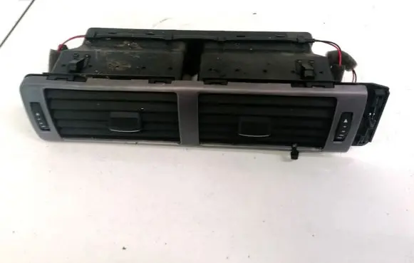 Audi A6 S6 C5 4B Dash center air vent grill 4B1820951