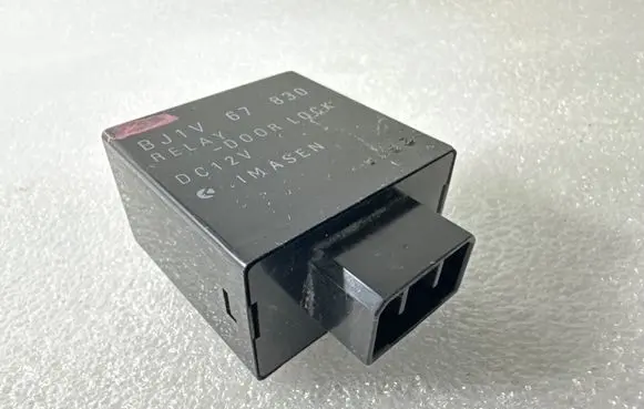 Mazda 323 F Door control unit/module BJ1V67830