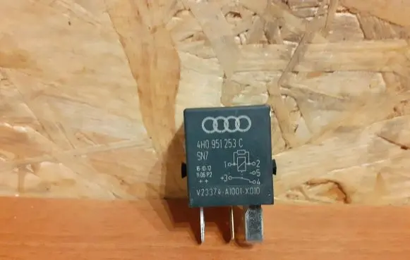 Volkswagen Touran III Other relay 4H0951253C 171