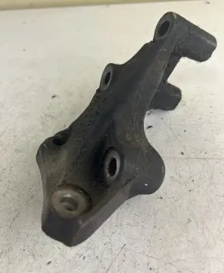 Toyota Yaris Engine mounting bracket 123150J010