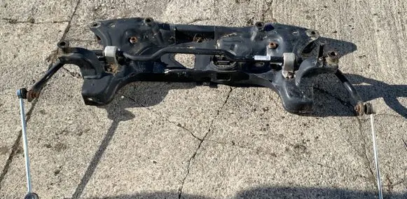 Volkswagen PASSAT B7 Front subframe