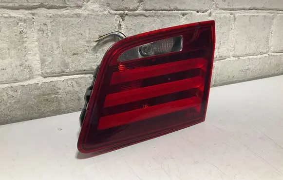 Tailgate rear/tail lights