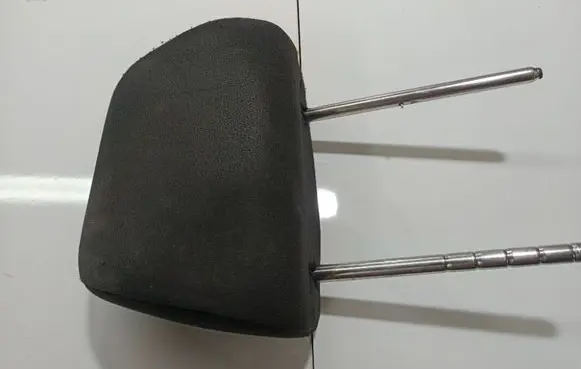 Volkswagen PASSAT B6 Front seat headrest 