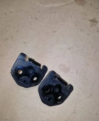 Volvo V70 Front door lock loop/hook striker 30763652 066R
