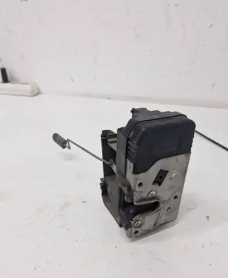Opel Vivaro Front door lock 8200008248 91166227