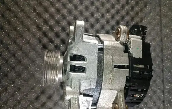 Audi A5 8T 8F Generator/alternator 04L903017A