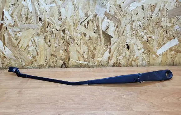 Windshield/front glass wiper blade