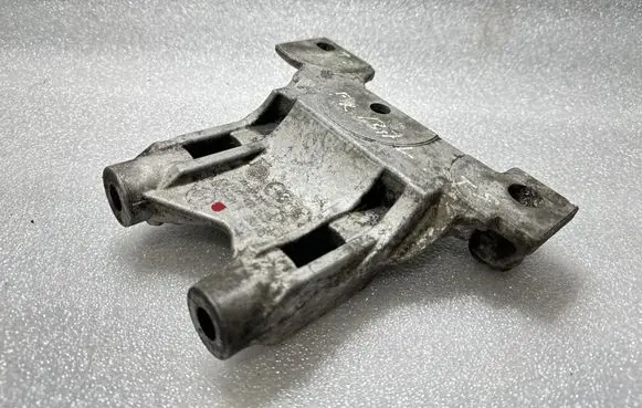Volkswagen Transporter - Caravelle T5 Engine mounting bracket 070199343A