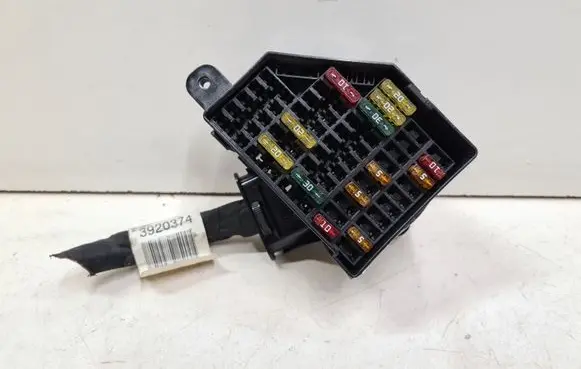 Volkswagen PASSAT B6 Fuse module 3C0880204C