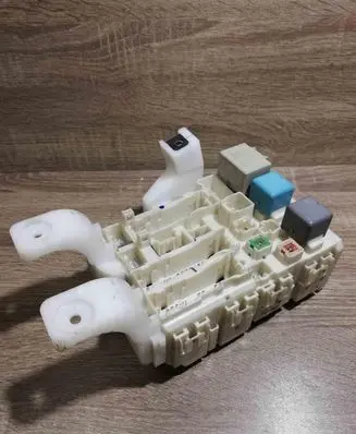 Toyota Prius (XW20) Fuse module 8273047290