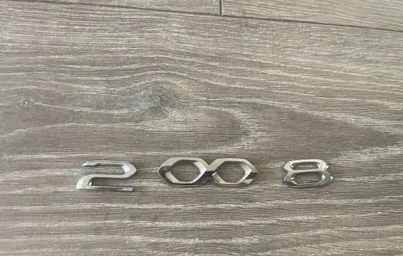 Peugeot 2008 II Manufacturers badge/model letters 1111