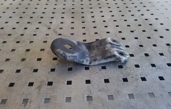 Radiator mount bracket
