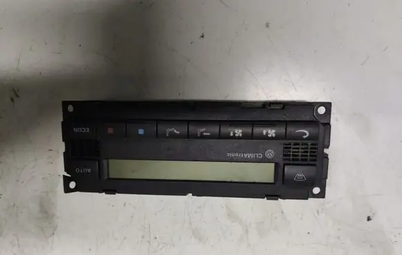 Volkswagen PASSAT B5.5 Climate control unit