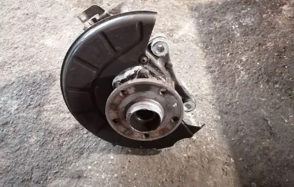 Volkswagen PASSAT B7 Front wheel hub