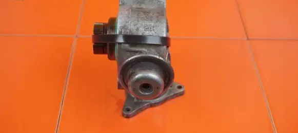 Mercedes-Benz C AMG W204 Fuel injection high pressure pump A2710702201 271820